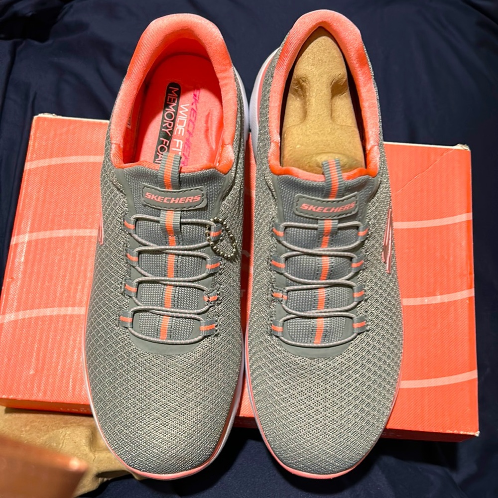 Skechers Memory Foam™ 8 1/2 wide Grey/Pink. Worn once. box not included.